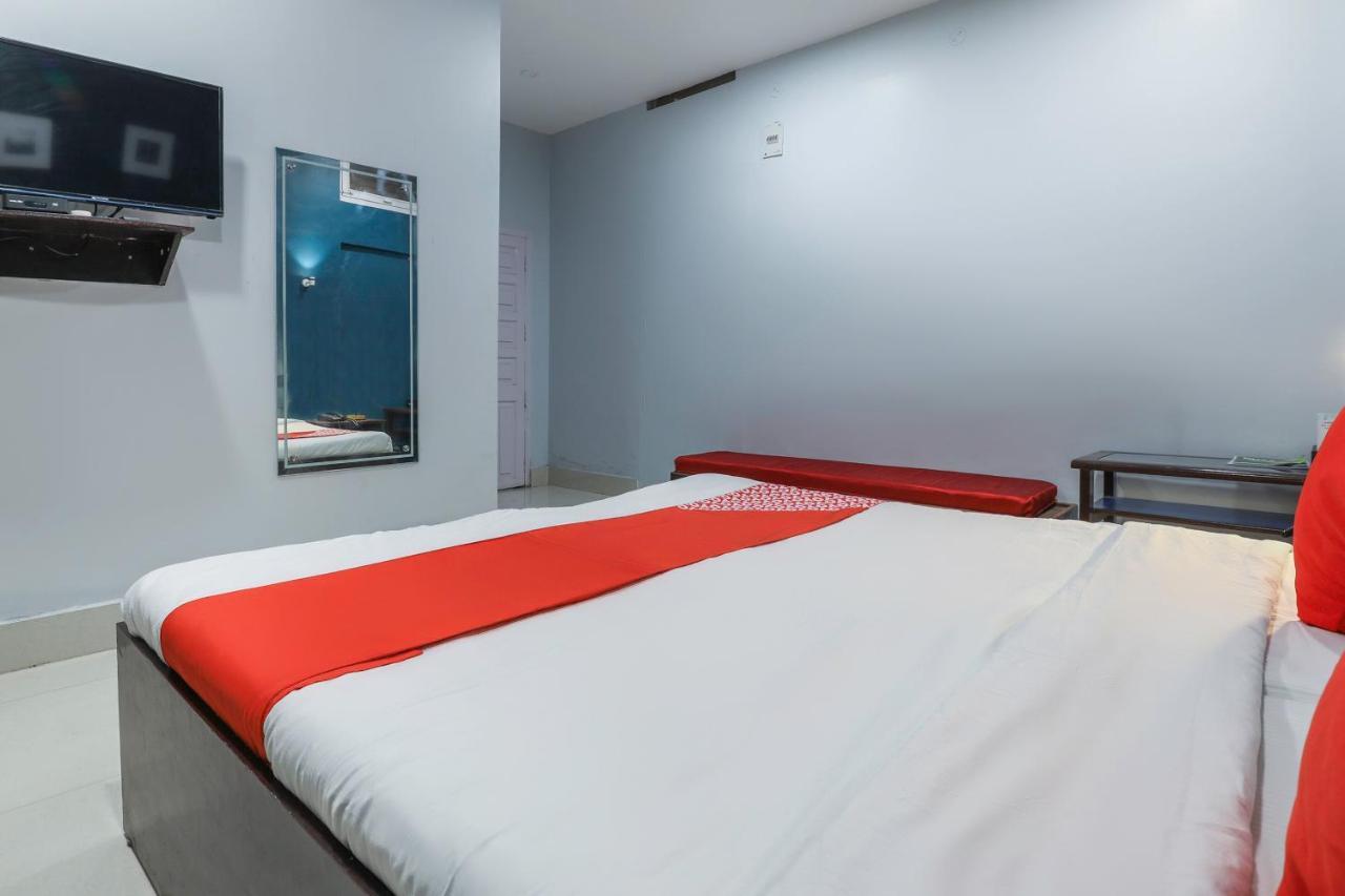 OYO 70445 Rianna Inn Guwahati Bagian luar foto