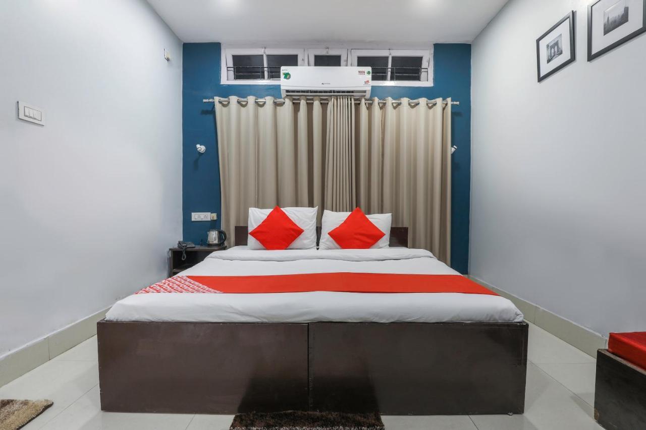 OYO 70445 Rianna Inn Guwahati Bagian luar foto