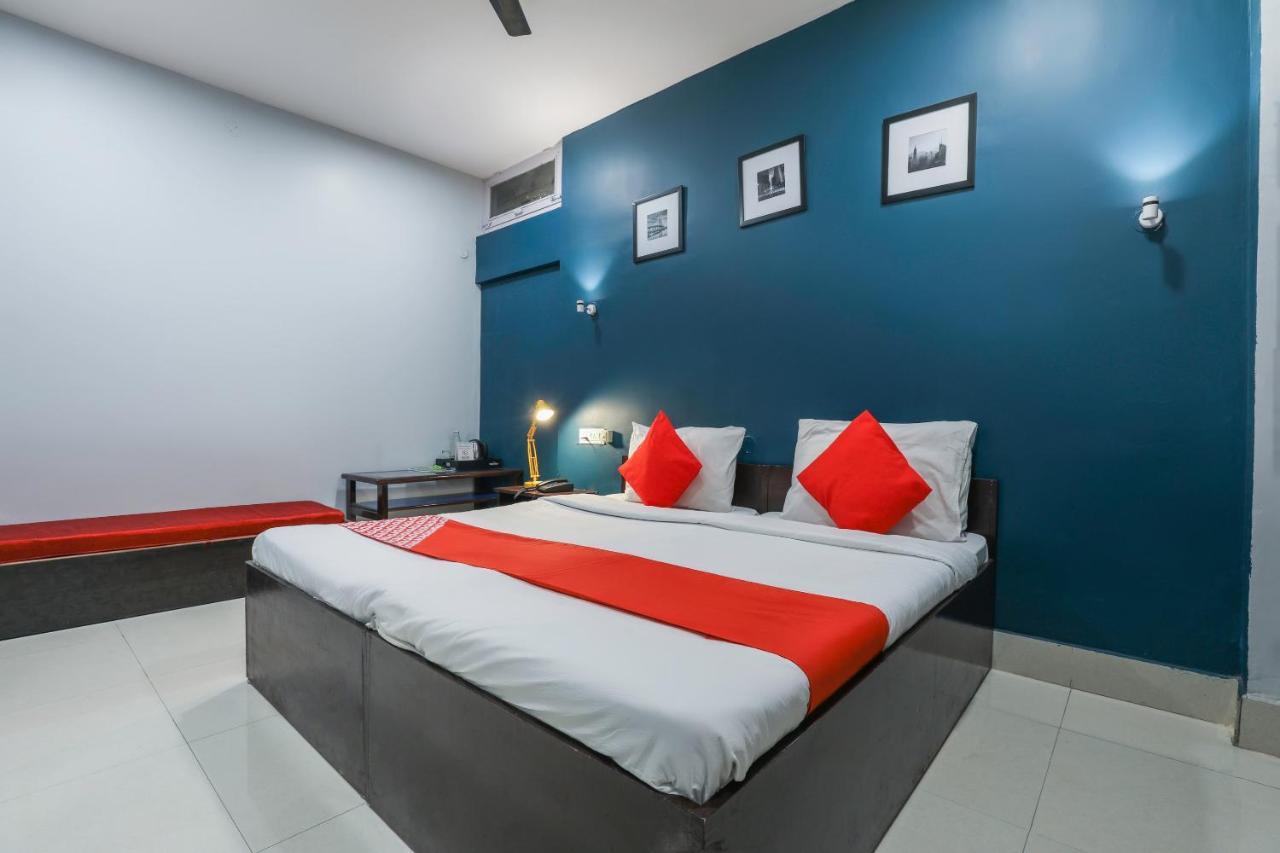 OYO 70445 Rianna Inn Guwahati Bagian luar foto